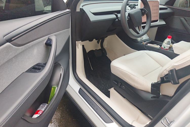 Used Tesla Model Y 2025 Rear-Wheel-Drive Version Driver Seat