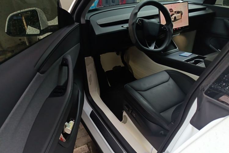 Used Tesla Model Y 2025 Rear-Wheel-Drive Version Driver Seat