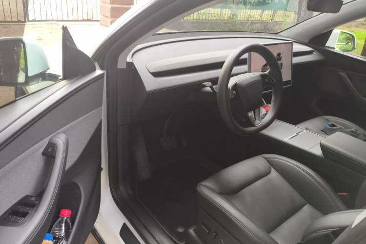Used Tesla Model Y 2025 Rear-Wheel-Drive Version Driver Seat