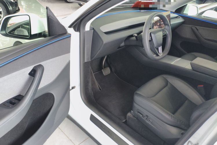 Used Tesla Model Y 2025 Rear-Wheel-Drive Version Driver Seat