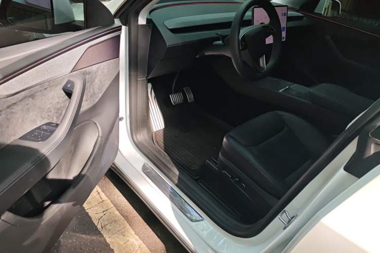 Used Tesla Model Y 2025 Updated Version Long-Range All-Wheel Drive Driver Seat