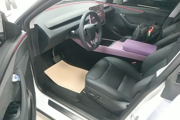Used Tesla Model Y 2025 Long-Range All-Wheel-Drive Version Driver Seat
