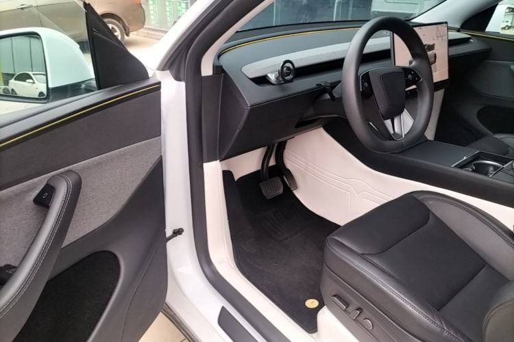 Used Tesla Model Y 2025 Rear-Wheel Drive First Edition Driver Seat