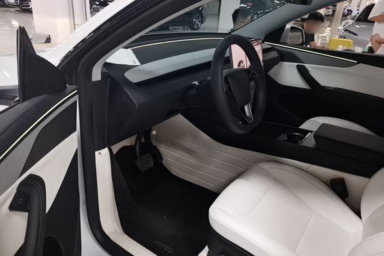 Used Tesla Model Y 2025 Long-Range All-Wheel-Drive Version Driver Seat