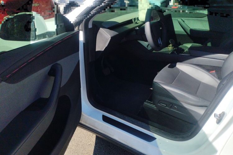 Used Tesla Model Y 2025 Rear-Wheel-Drive Version Driver Seat