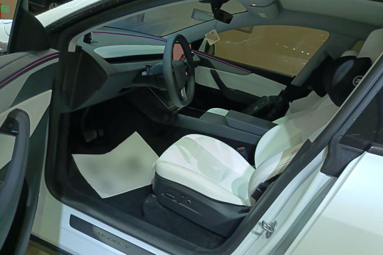 Used Tesla Model Y 2025 Long-Range All-Wheel-Drive Version Driver Seat