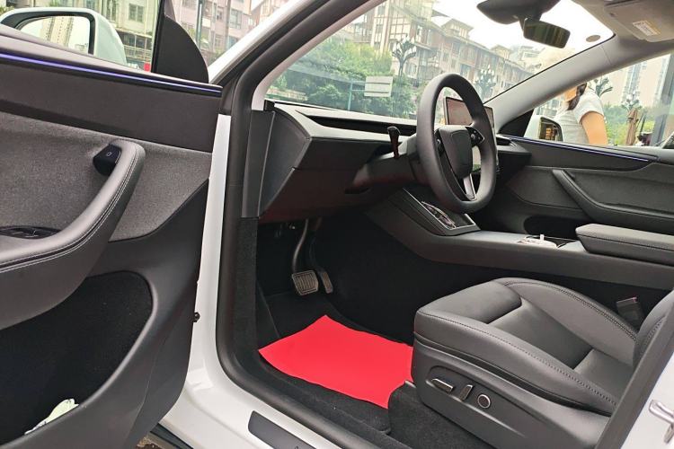 Used Tesla Model Y 2025 Rear-Wheel-Drive Version Driver Seat