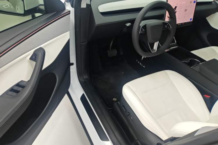 Used Tesla Model Y 2025 Rear-Wheel-Drive Version Driver Seat