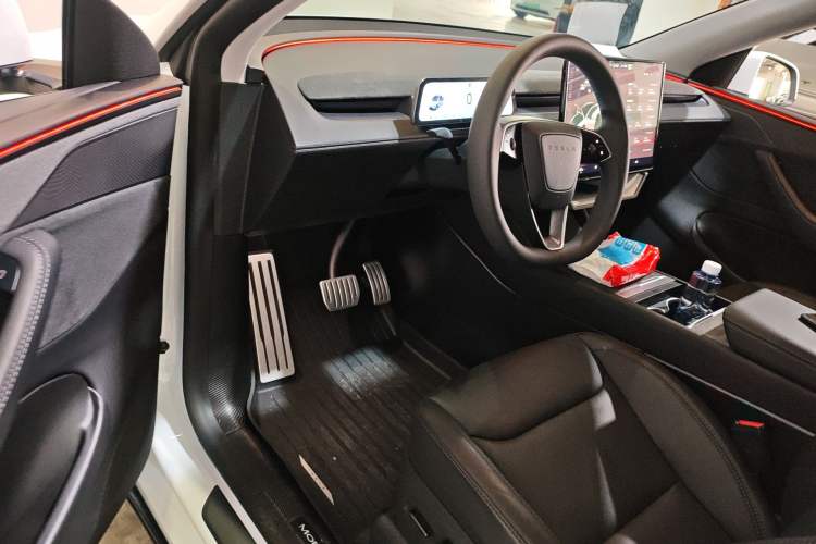 Used Tesla Model Y 2025 Long-Range All-Wheel-Drive Version Driver Seat