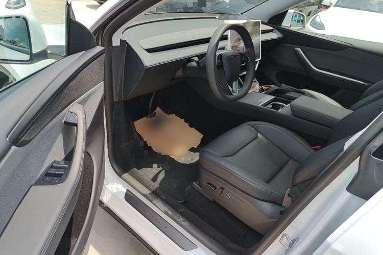 Used Tesla Model Y 2025 Rear-Wheel-Drive Version Driver Seat