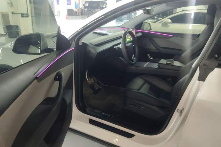 Used Tesla Model Y 2025 Rear-Wheel Drive First Edition Driver Seat