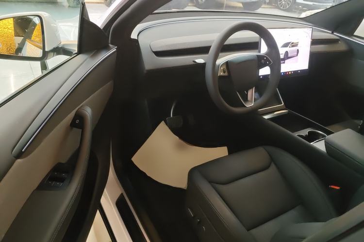 Used Tesla Model Y 2025 Rear-Wheel-Drive Version Driver Seat