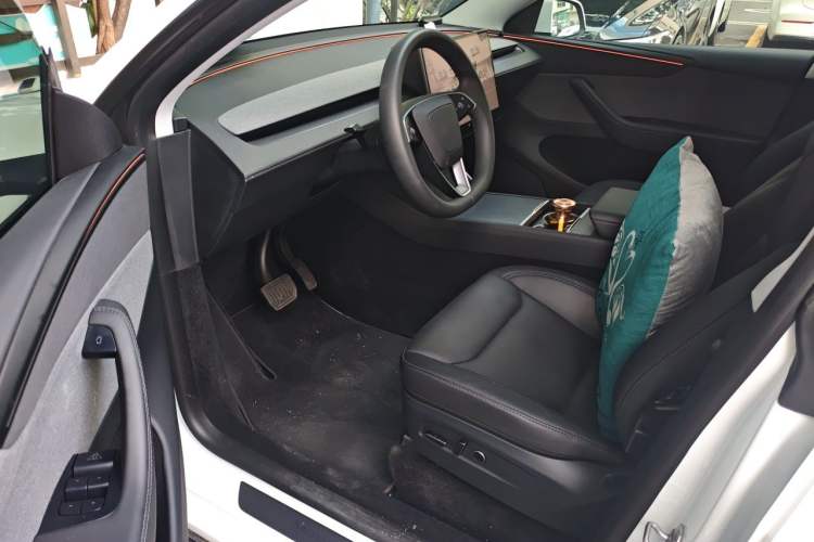 Used Tesla Model Y 2025 Rear-Wheel-Drive Version Driver Seat