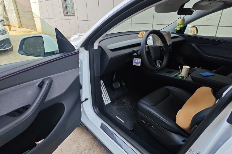 Used Tesla Model Y 2025 Rear-Wheel Drive First Edition Driver Seat