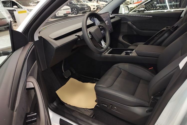 Used Tesla Model Y 2025 Long-Range All-Wheel-Drive Version Driver Seat