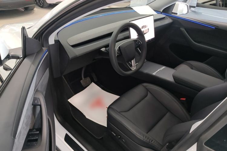 Used Tesla Model Y 2025 Long-Range All-Wheel-Drive Version Driver Seat