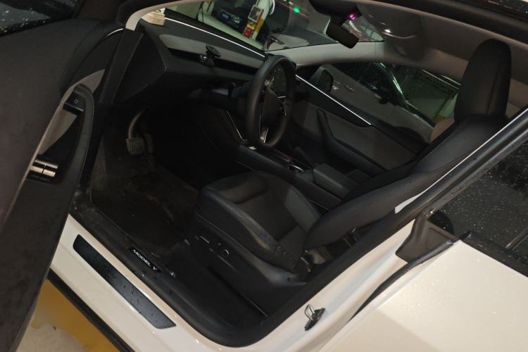 Used Tesla Model Y 2025 Rear-Wheel-Drive Version Driver Seat