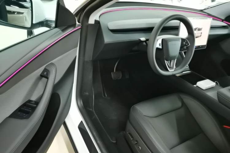 Used Tesla Model Y 2025 Rear-Wheel-Drive Version Driver Seat