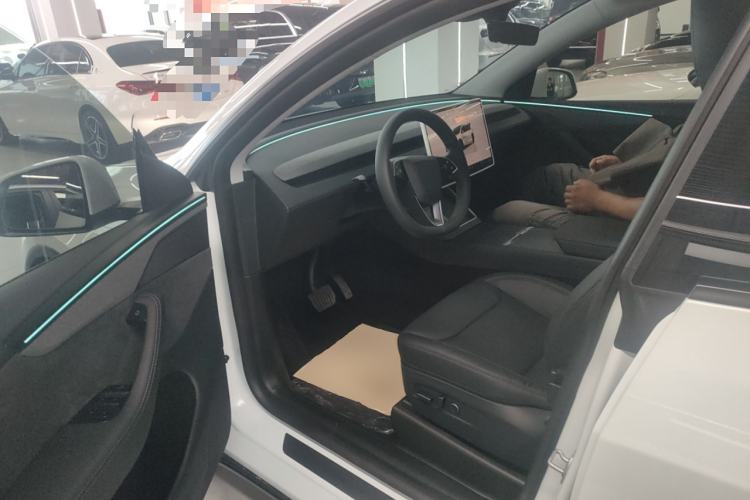 Used Tesla Model Y 2025 Long-Range All-Wheel-Drive Version Driver Seat