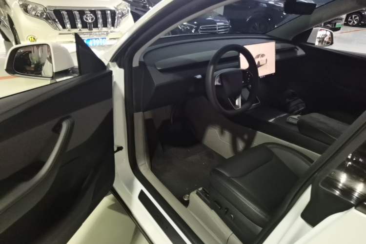 Used Tesla Model Y 2025 Rear-Wheel-Drive Version Driver Seat