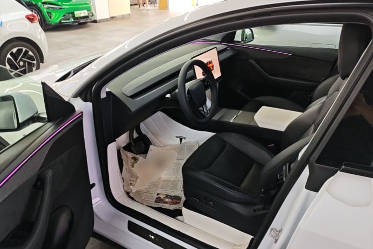 Used Tesla Model Y 2025 Long-Range All-Wheel-Drive Version Driver Seat