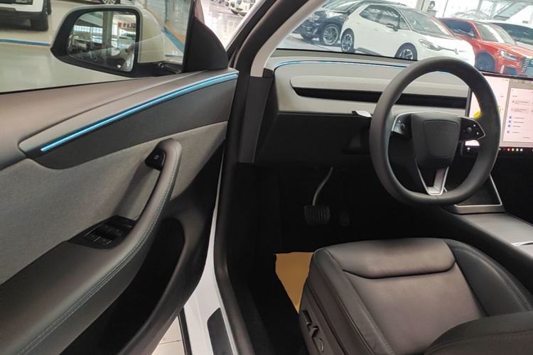Used Tesla Model Y 2025 Rear-Wheel-Drive Version Driver Seat