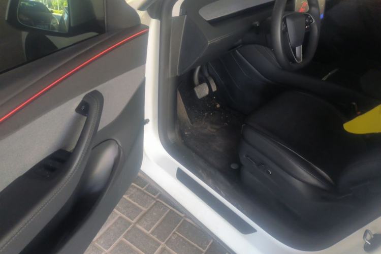 Used Tesla Model Y 2025 Rear-Wheel Drive First Edition Driver Seat