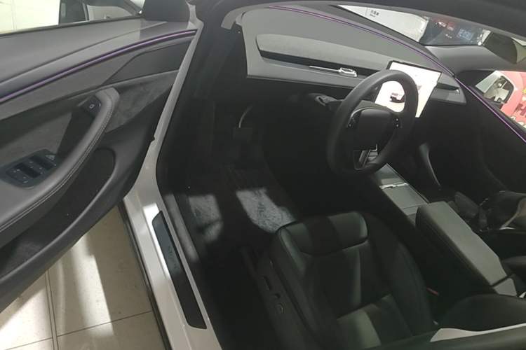 Used Tesla Model Y 2025 Long-Range All-Wheel-Drive Version Driver Seat