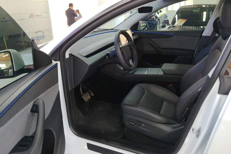 Used Tesla Model Y 2025 Rear-Wheel-Drive Version Driver Seat