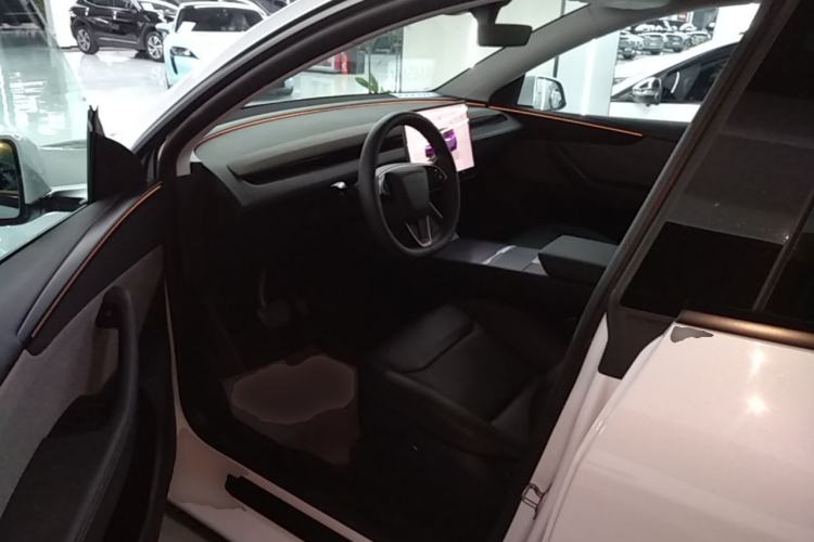 Used Tesla Model Y 2025 Rear-Wheel Drive First Edition Driver Seat