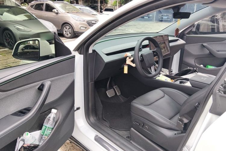 Used Tesla Model Y 2025 Rear-Wheel-Drive Version Driver Seat