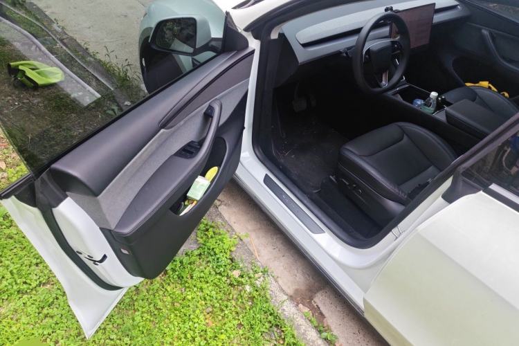Used Tesla Model Y 2025 Rear-Wheel-Drive Version Driver Seat