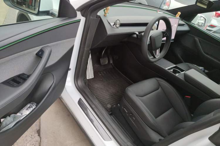 Used Tesla Model Y 2025 Rear-Wheel-Drive Version Driver Seat