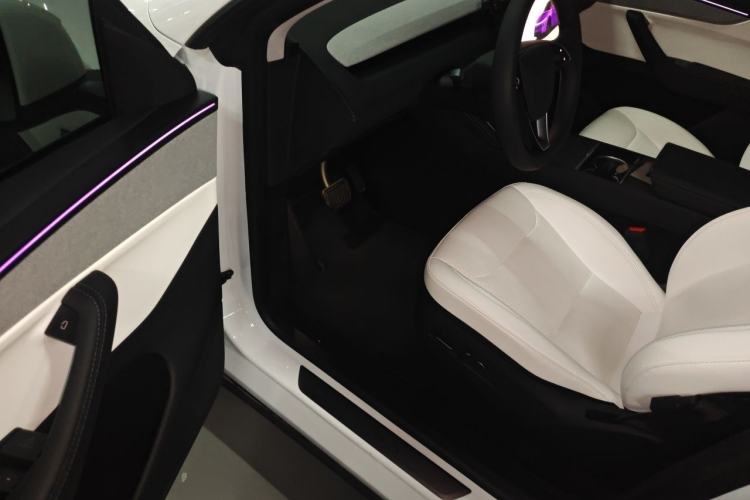 Used Tesla Model Y 2025 Rear-Wheel-Drive Version Driver Seat