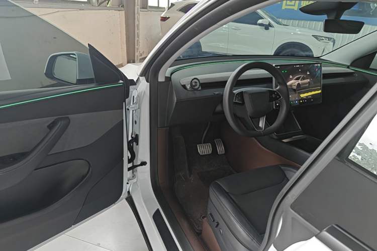 Used Tesla Model Y 2025 Rear-Wheel-Drive Version Driver Seat