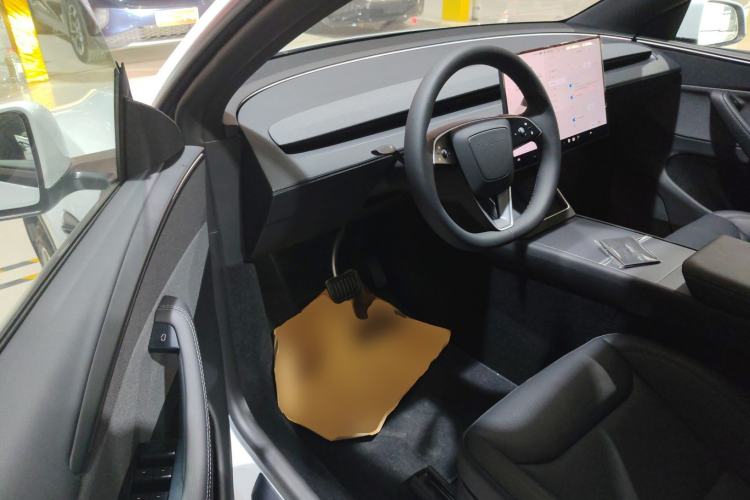 Used Tesla Model Y 2025 Rear-Wheel-Drive Version Driver Seat