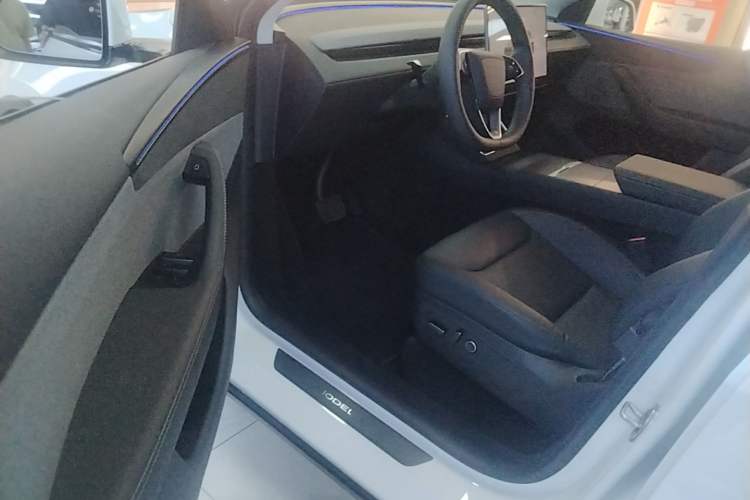 Used Tesla Model Y 2025 Rear-Wheel-Drive Version Driver Seat