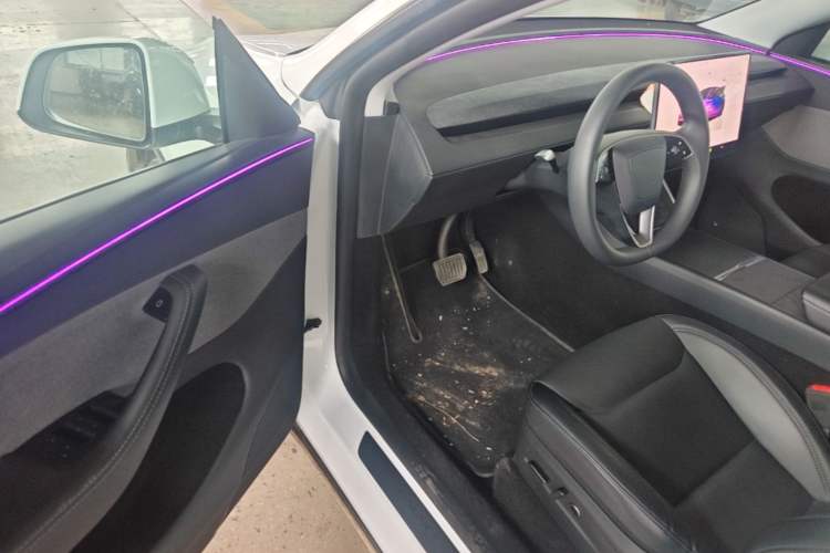 Used Tesla Model Y 2025 Rear-Wheel Drive First Edition Driver Seat
