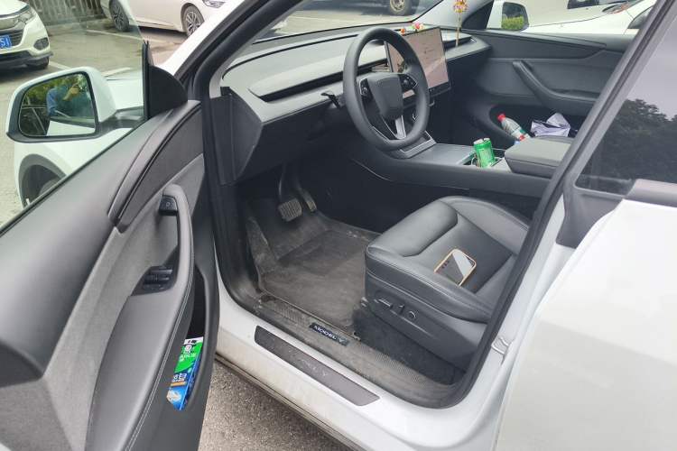 Used Tesla Model Y 2025 Rear-Wheel-Drive Version Driver Seat