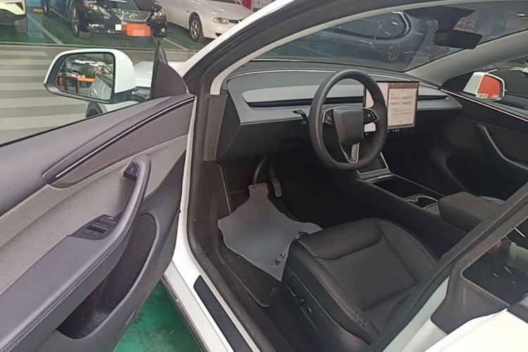 Used Tesla Model Y 2025 Rear-Wheel-Drive Version Driver Seat
