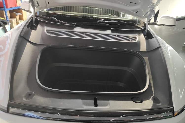 Used Tesla Model Y 2025 Rear-Wheel-Drive Version Engine Bay