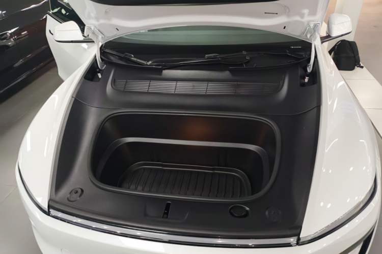 Used Tesla Model Y 2025 Rear-Wheel-Drive Version Engine Bay