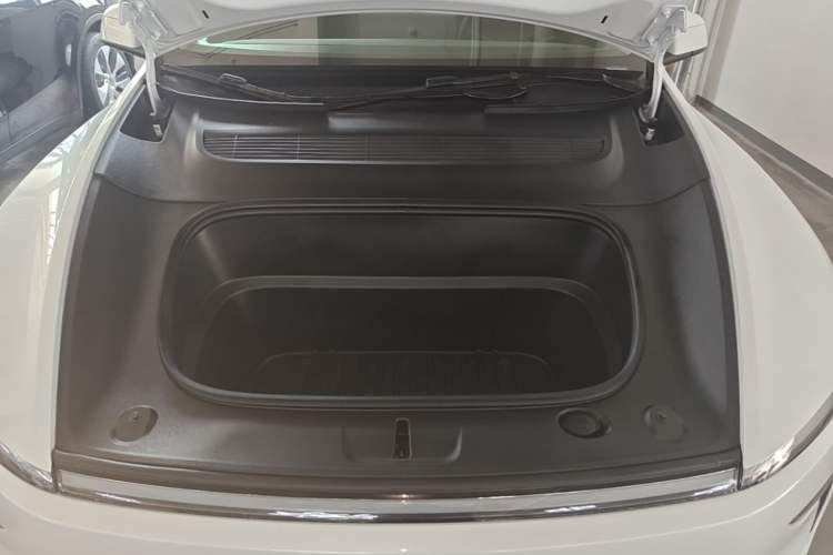 Used Tesla Model Y 2025 Rear-Wheel-Drive Version Engine Bay