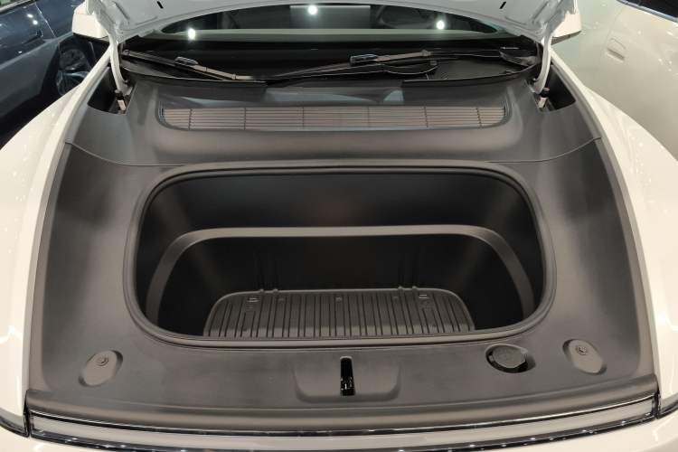 Used Tesla Model Y 2025 Rear-Wheel-Drive Version Engine Bay