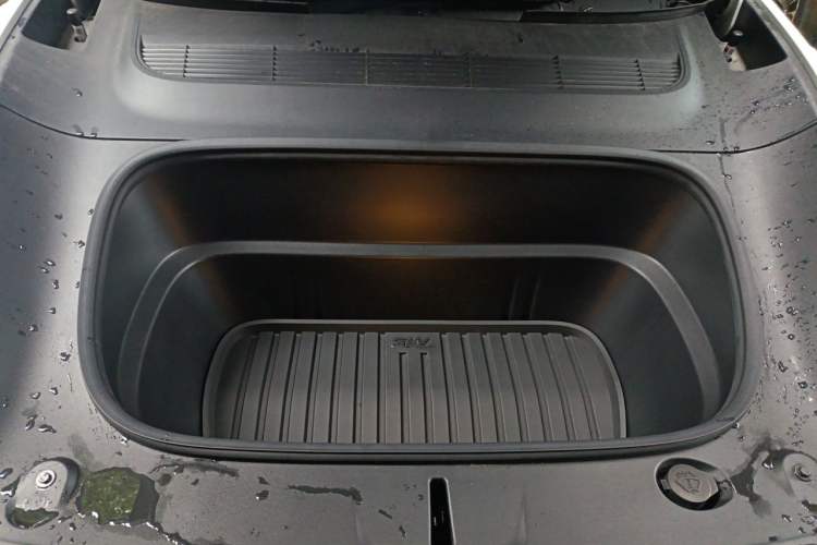 Used Tesla Model Y 2025 Rear-Wheel-Drive Version Engine Bay