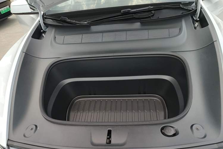Used Tesla Model Y 2025 Rear-Wheel-Drive Version Engine Bay