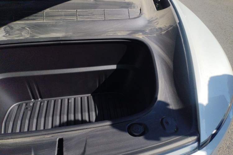 Used Tesla Model Y 2025 Rear-Wheel-Drive Version Engine Bay Left