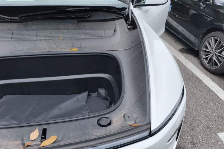 Used Tesla Model Y 2025 Rear-Wheel-Drive Version Engine Bay Left