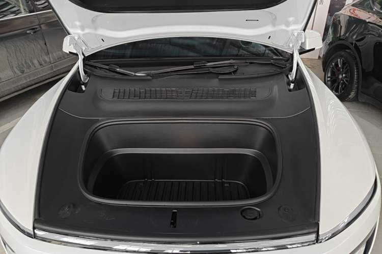 Used Tesla Model Y 2025 Rear-Wheel-Drive Version Engine Bay