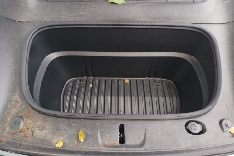 Used Tesla Model Y 2025 Rear-Wheel-Drive Version Engine Bay
